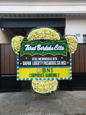 Papan Bunga Duka di Girisa