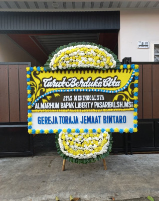 Papan Bunga Duka di Girisa